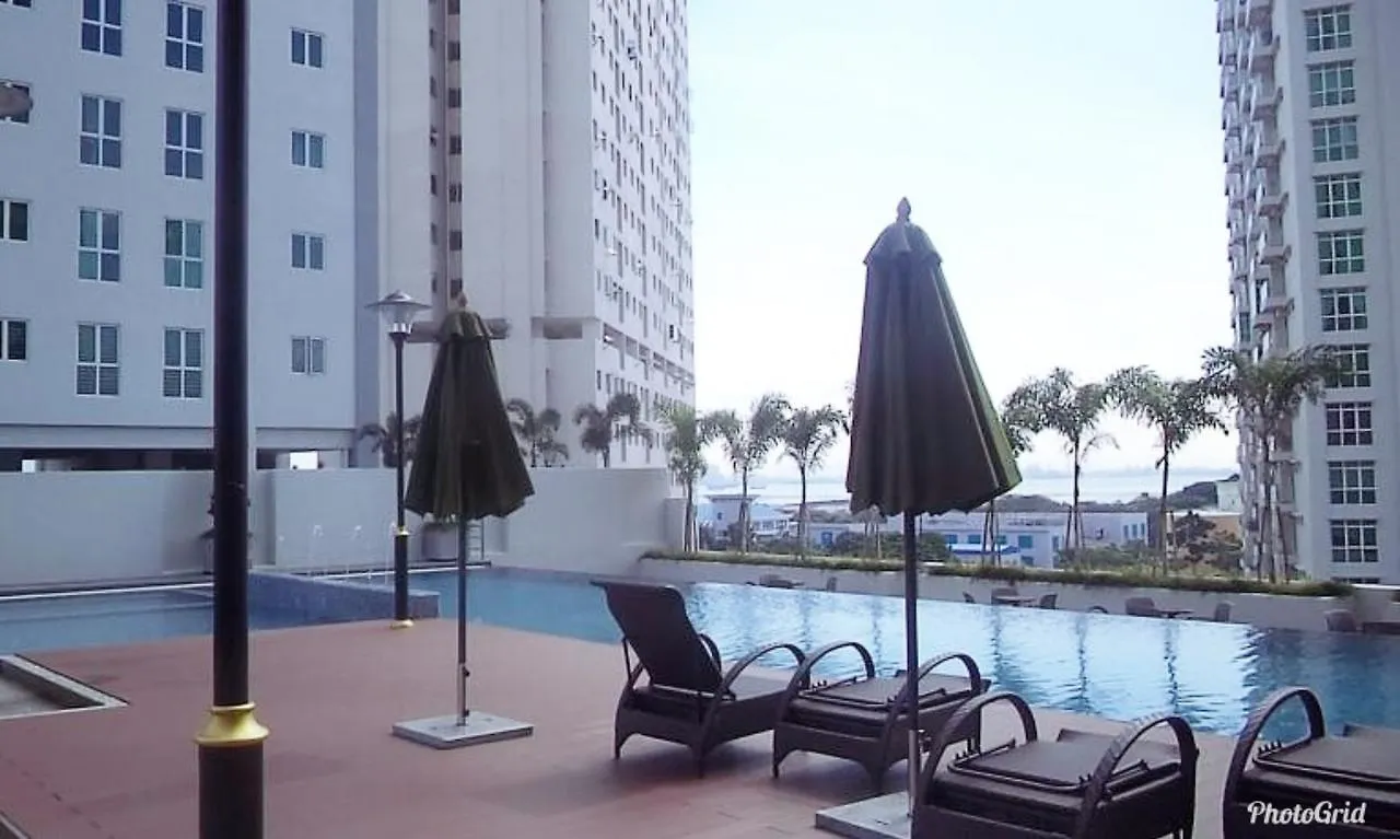 Apartment Cozy Suite @ Straits Garden